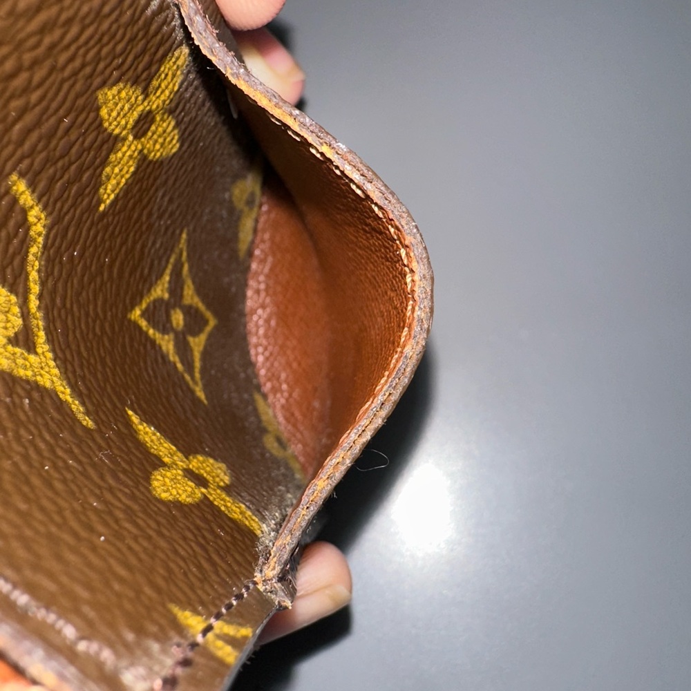 Louis Vuitton Monogram Cigarette Lipgloss card holder - Authentic - Picture 10 of 14